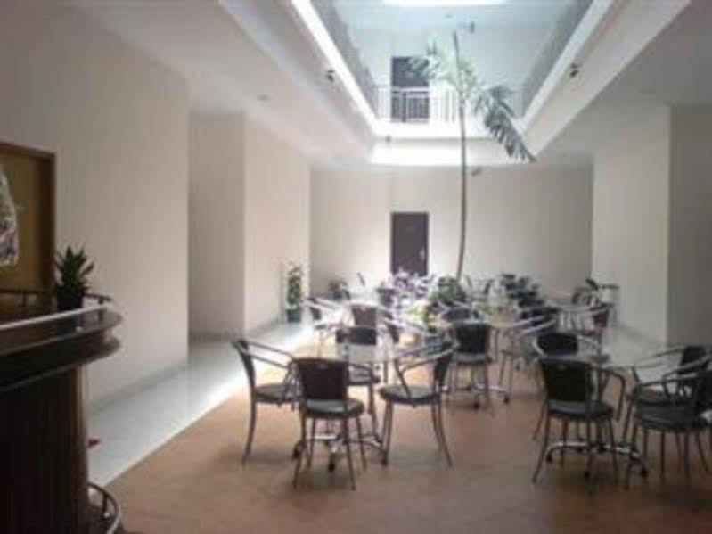 Hotel Lucky Inn Manado Exterior foto